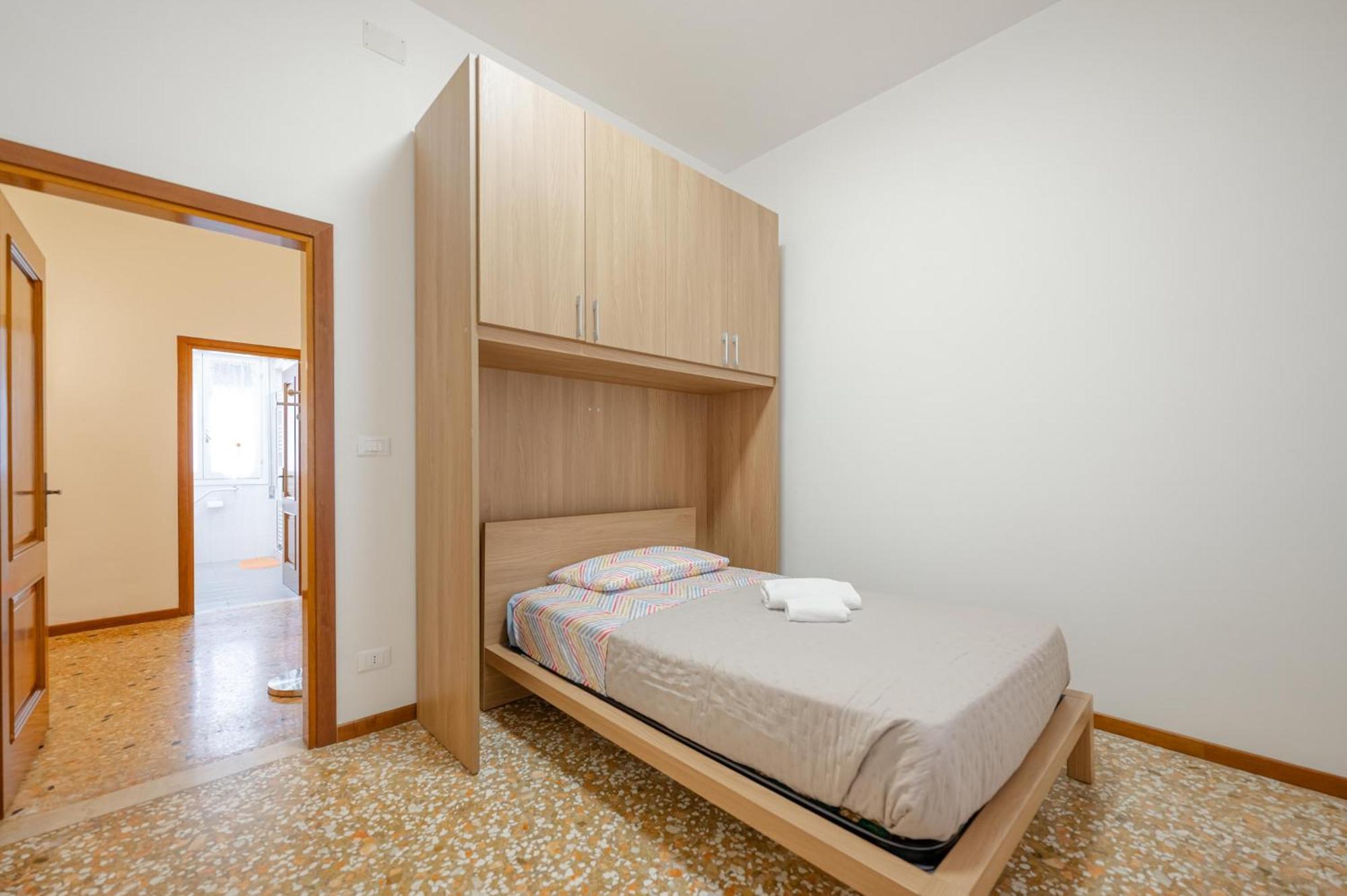 Apartment Tatiana Flat - 10 Minutes To - Mestre Train Station - Free Parking