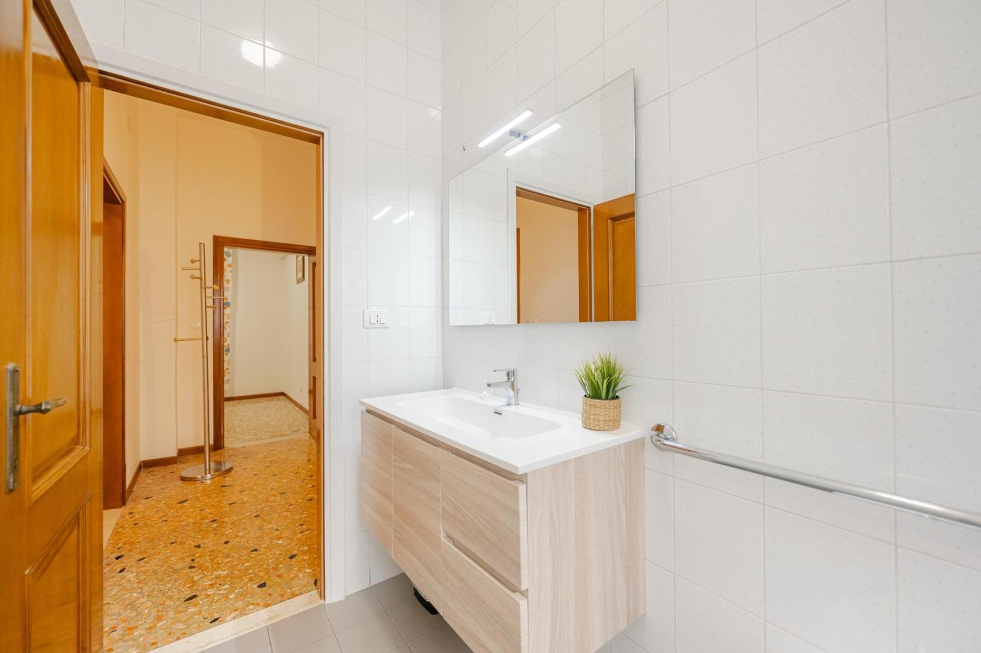 Tatiana Flat - 10 Minutes To - Mestre Train Station - Free Parking Venedig