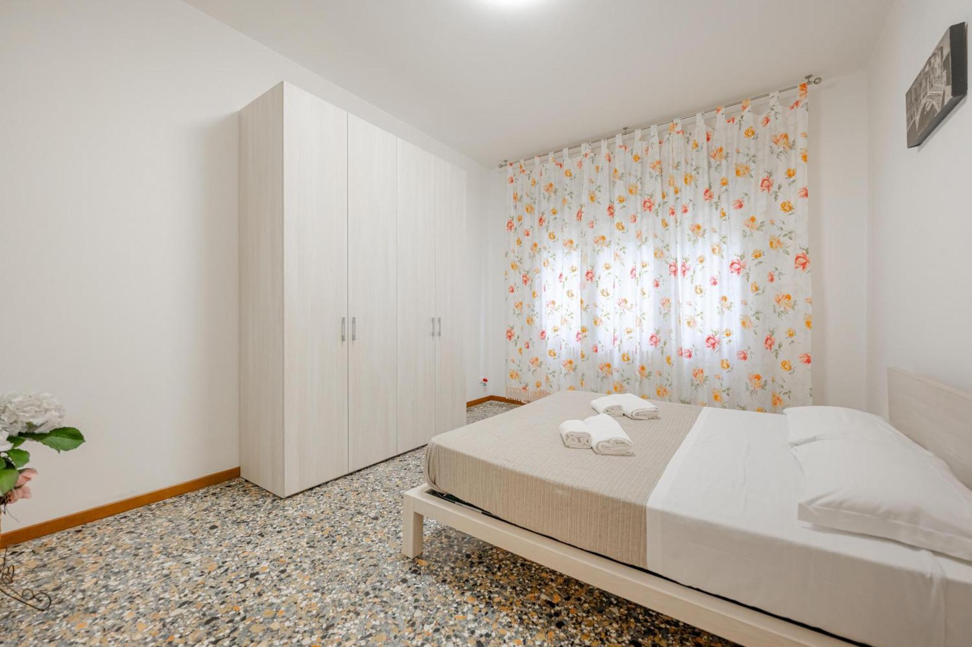 Apartment Tatiana Flat - 10 Minutes To - Mestre Train Station - Free Parking
