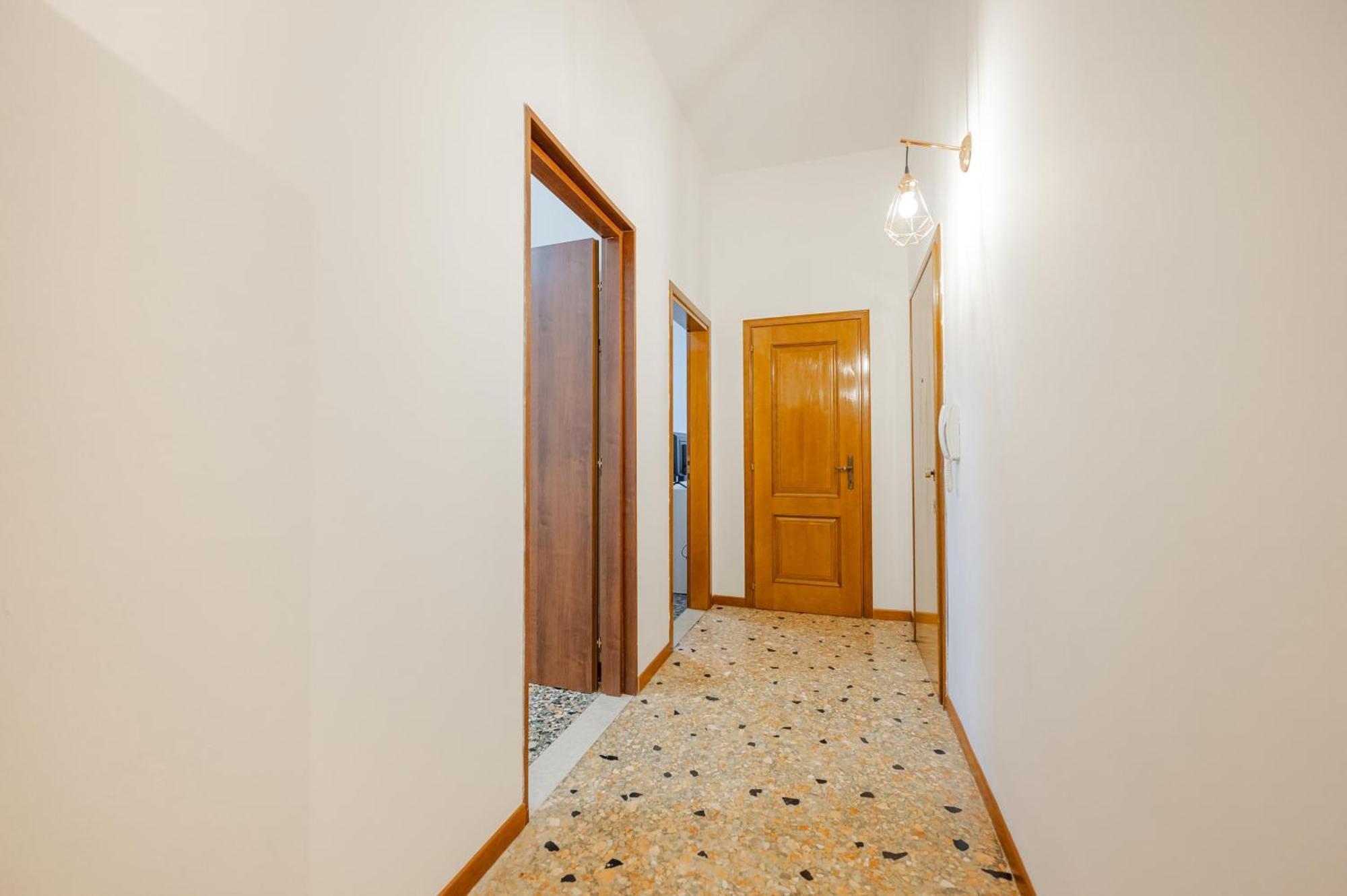 Tatiana Flat - 10 Minutes To - Mestre Train Station - Free Parking Apartment Venedig