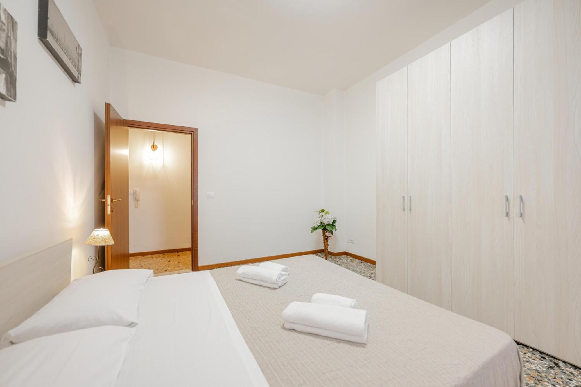 Tatiana Flat - 10 Minutes To - Mestre Train Station - Free Parking Apartment Venedig