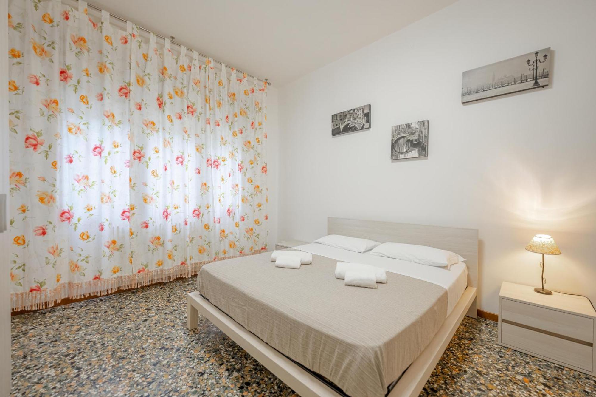 Tatiana Flat - 10 Minutes To - Mestre Train Station - Free Parking Appartement *